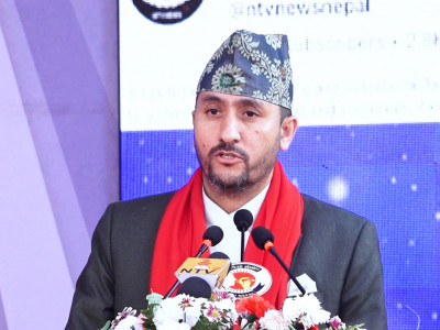 मूलधारका मिडियाहरु सकस र संघर्षपूर्ण तरिकाले चल्नु परेको छ : मन्त्री खरेल