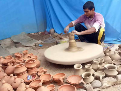 माटोका भाँडा बनाउने सीप प्रदर्शनीमा सीमित