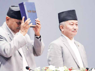 संविधान दिवस: काँचको पर्दामा पुरानै अनुहार