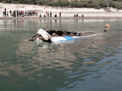 तामाकोशी बस दुर्घटनाका ३ जना अझै बेपत्ता, खोजीमा सहयोग गर्न प्रहरीको अपिल