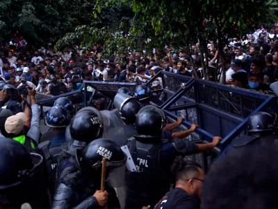 जेनजीको आन्दोलनमा प्रहरीले गोली चलायो