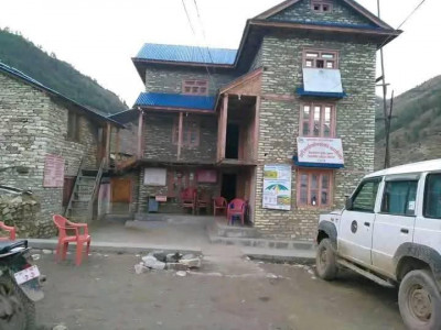 पातारासी गाउँपालिकामा करार शिक्षकले लगाए ताल्चा