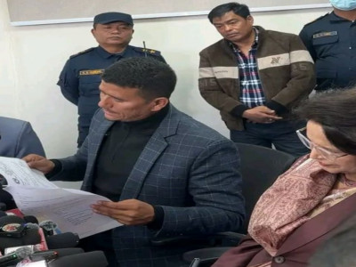 बाजुराको स्वास्थ्य समस्या सुधारको माग राख्दै हेमराज थापाले मन्त्री शर्मालाई बुझाए ज्ञापन