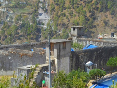 जीर्ण भवनमा क्षमताभन्दा बढी कैदीबन्दी राख्दा व्यवस्थापनमा सकस