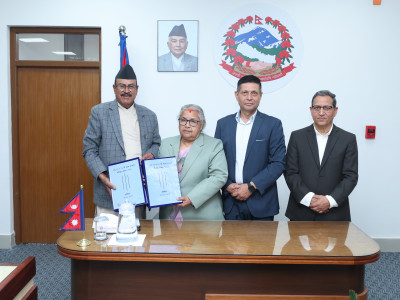 गौरीबहादुर आयोगको प्रतिबेदन बुझ्दै प्रधानमन्त्रीले भनिन् : निचोड मात्रै भए पनि सार्वजनिक गर्छौं