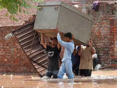 अव्यवस्थित शहरीकरण र अवरुद्ध निकास प्रणालीले पाकिस्तानमा बाढीको जोखिम थपिँदै