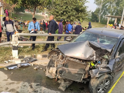 धनुषामा कारको ठक्करबाट श्रीमतीको मृत्यु, श्रीमान घाइते