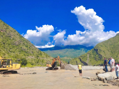 रोशी खोलाले बगाएको बिपी राजमार्गको मर्मत थालियो