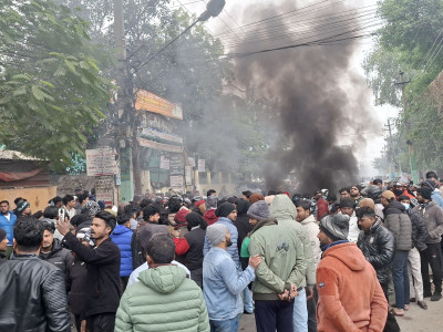 धनुषा घटनाको विरोधमा वीरगन्जमा उग्र प्रदर्शन, प्रहरीद्वारा ५ राउन्ड अश्रु ग्यास प्रहार