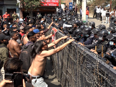 दलित अभियानको प्रदर्शनमा घम्साघम्सी