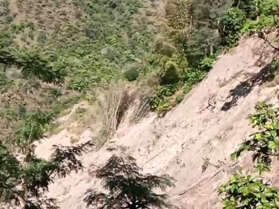 रामेछापको हिलदेवीमा पहिरोले गाउँ नै धसियो, ७८ घर जोखिममा