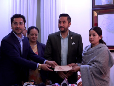 राजावादीहरुको प्रदर्शनमा मृत्यु भएका पत्रकार रजकको श्रीमतीलाई सरकारी जागिर