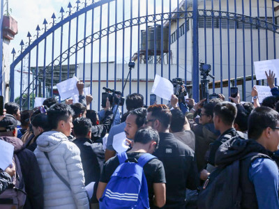 ‘ए’ डिभिजन लिग स्थगन विरुद्ध एन्फा मुख्यालयमा धर्ना (तस्बिरहरु)