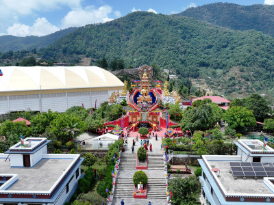 तस्बिरमा सेतो गुम्बा (तस्विरहरु)