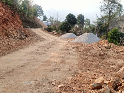 सेलेघाट–रामेछाप–साँघुटार सडकको काम अलपत्र छाड्दा यात्रुदेखि स्थानीयसम्म असुरक्षित