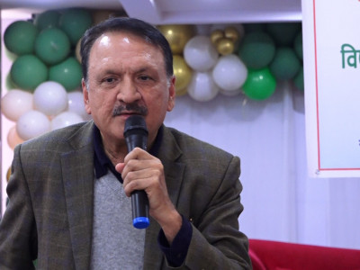 संकटको घडिमा एकजुट हुन जरुरी छ, आत्मनिन्दा कम गर्नुपर्छ : प्रकाशशरण महत