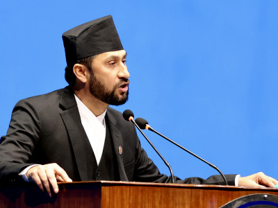 ‘कांग्रेसको राति प्रधानमन्त्री बन्दिनुहोस् भनेर दैलो चहार्ने, दिउँसो सदनमा उफ्रिने रुटिन छ’