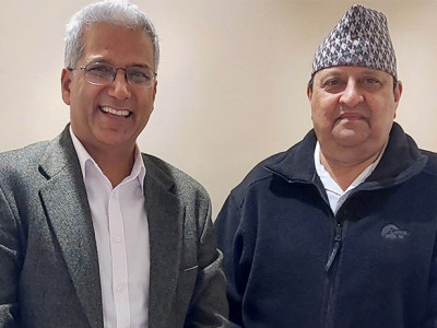 राप्रपा वरिष्ठ उपाध्यक्ष रवीन्द्र मिश्रले पूर्व राजासँग भेटेपछि