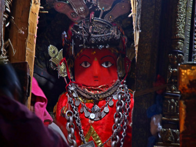 रातो मच्छिन्द्रनाथलाई बुङ्मतीबाट पाटन तःबहाल लगिँदै