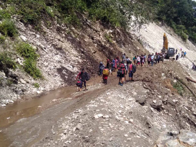 मनाङ सडक: साँझ खुल्यो बिहान अवरुद्ध