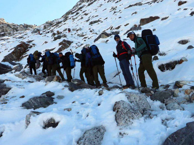 नेपाली सेनाको टोलीबाट सगरमाथा हिमालको सफल आरोहण
