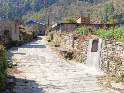 खण्डहर बन्यो पुरानो ठोसे बजार