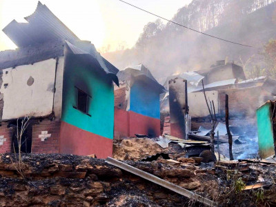 डढेलो गाउँमा सल्किँदा गुल्मी, अर्घाखाँची र नवलपरासीमा ६० भन्दा धेरै घरगोठ जले