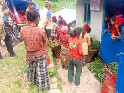 खोलाखोल्सीको निहुरो सहर बजारमा