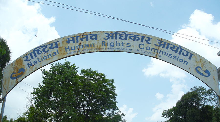 दुर्गा प्रसाईंलाइ पक्राउ गरिएकोबारे राष्ट्रिय मानव अधिकार आयोगले चासो व्यक्त