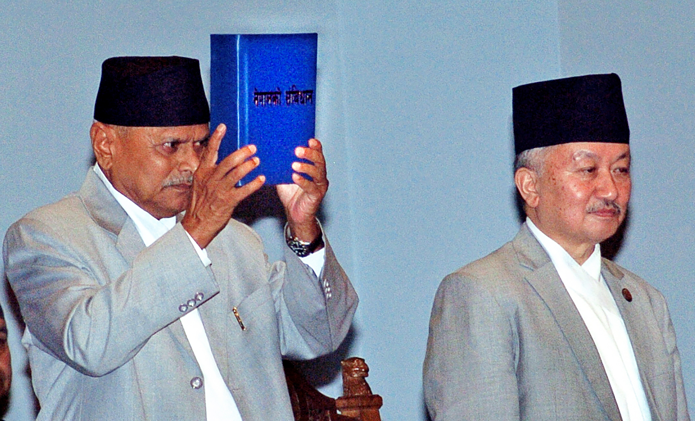 'परिवर्तन र व्यवस्था उल्टाउन कम्मर कसेरै लागेका छन्'